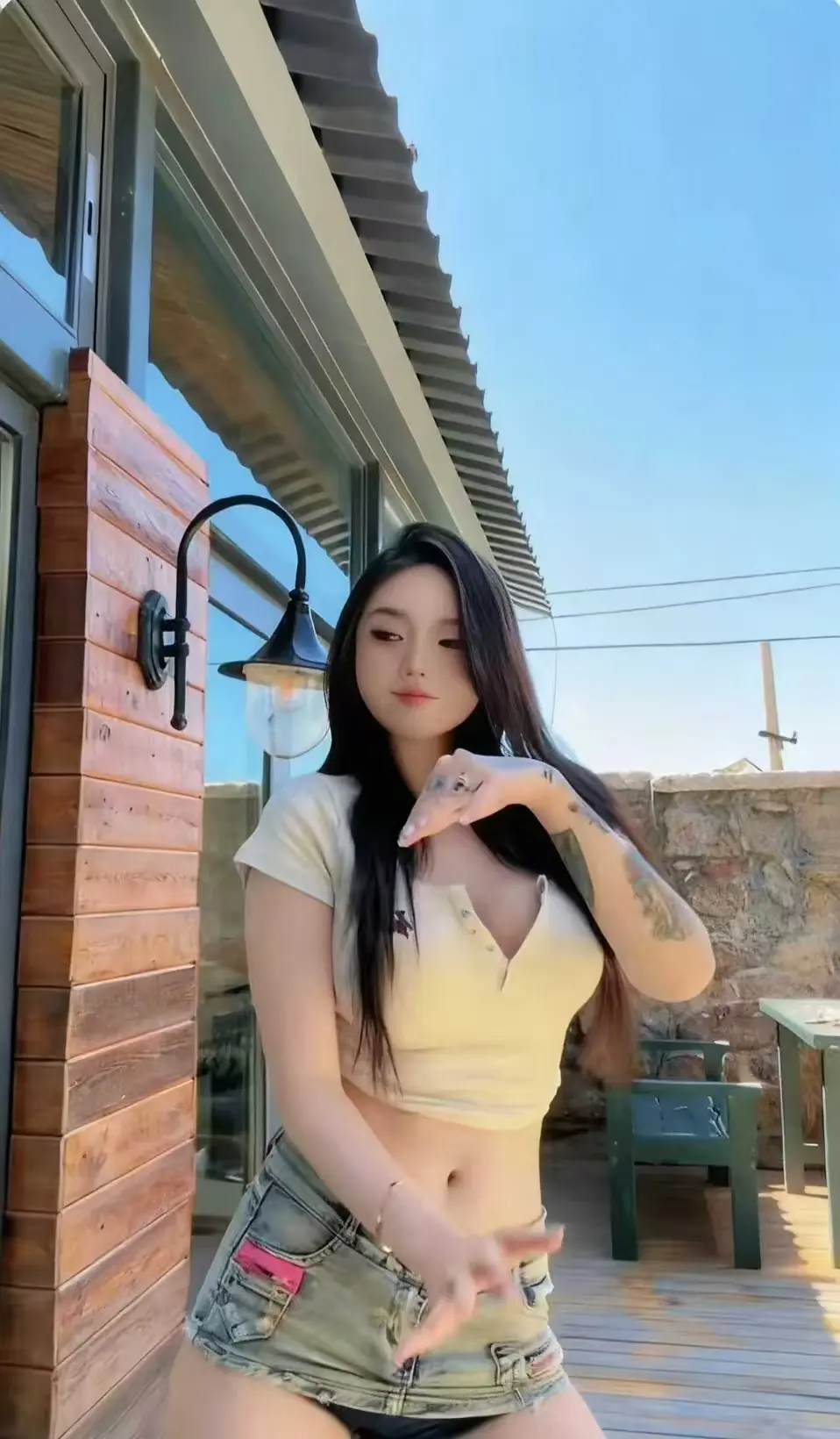 《Meena 成美男》高清全集在线看-免费中文版未删减资源-网盘观看无广告版-一次看遍Meena成美男全集中文版