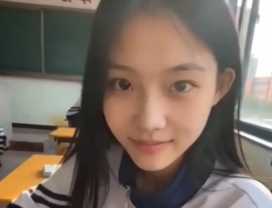 《我的十八岁女友》黄果AI短剧无删减版全集 - 4K蓝光画质免费在线观看 - 高甜治愈结局太甜追完想谈恋爱